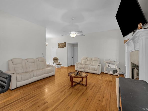 156 N Woods Road, Baiting Hollow NY 11933