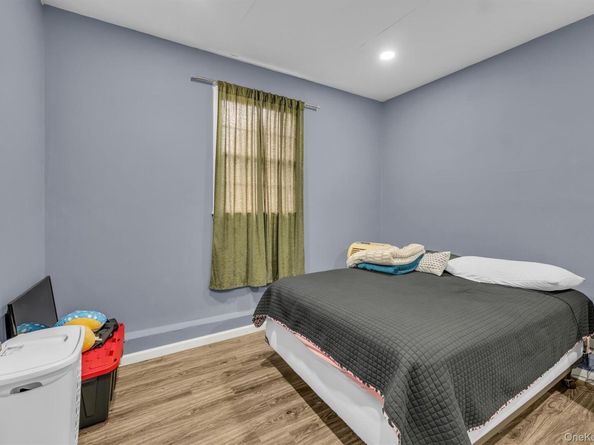 156 N Woods Road, Baiting Hollow NY 11933