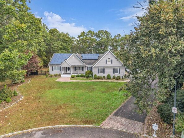 156 N Woods Road, Baiting Hollow NY 11933