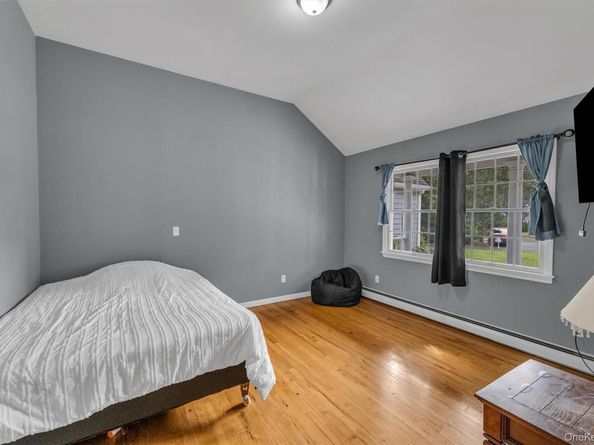 156 N Woods Road, Baiting Hollow NY 11933