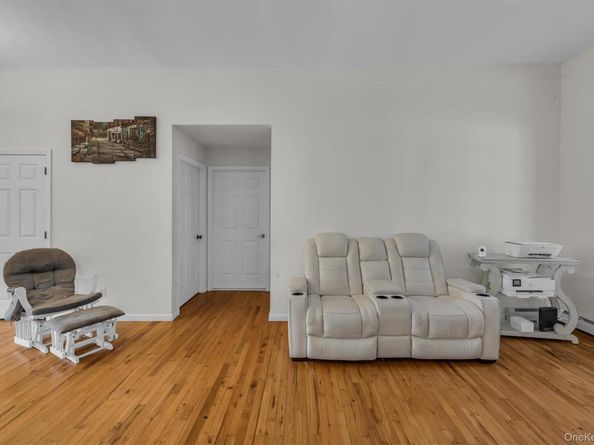 156 N Woods Road, Baiting Hollow NY 11933