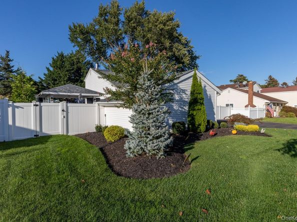 19 Carson Lane, Medford NY 11763