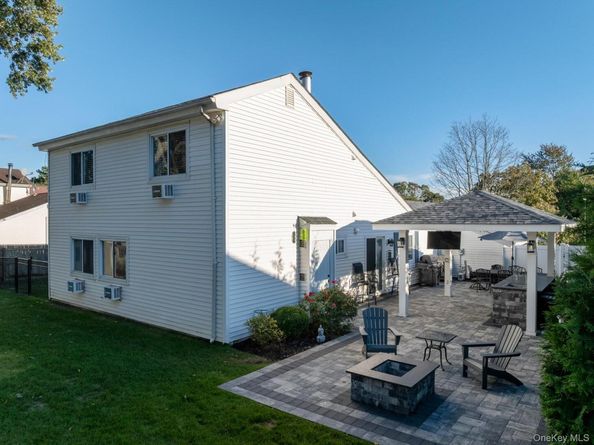 19 Carson Lane, Medford NY 11763