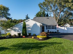 19 Carson Lane, Medford NY 11763