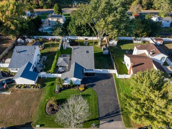 19 Carson Lane, Medford NY 11763