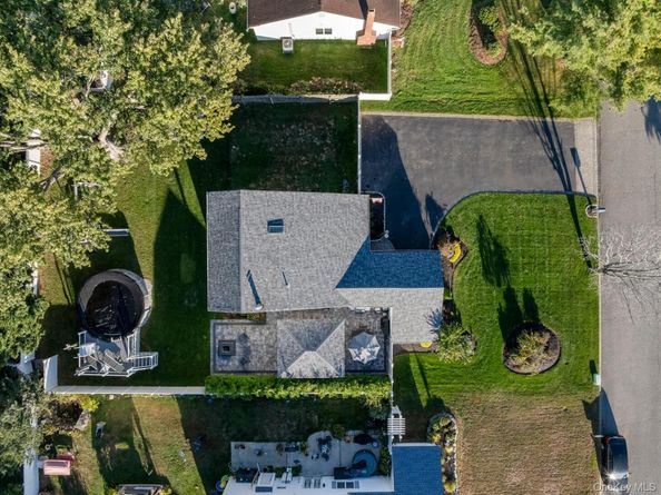 19 Carson Lane, Medford NY 11763