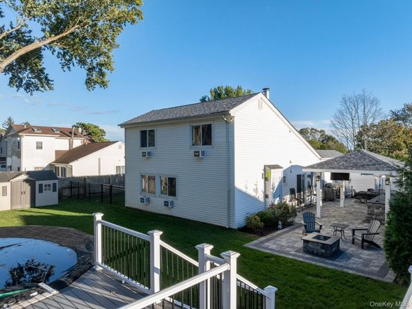 19 Carson Lane, Medford NY 11763