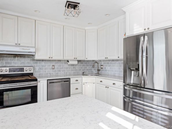 19 Carson Lane, Medford NY 11763