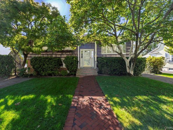 33 Starks Place, Lynbrook NY 11563