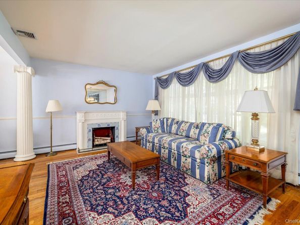 33 Starks Place, Lynbrook NY 11563