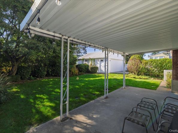 33 Starks Place, Lynbrook NY 11563