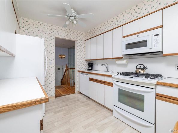 33 Starks Place, Lynbrook NY 11563