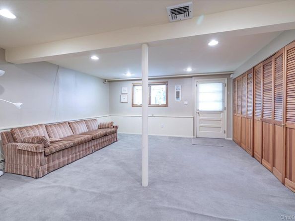 33 Starks Place, Lynbrook NY 11563