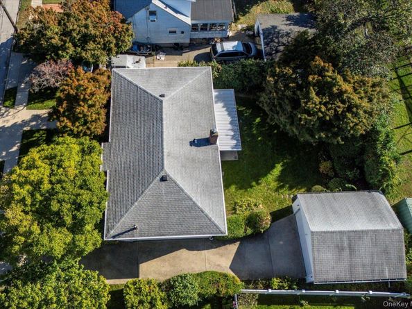 33 Starks Place, Lynbrook NY 11563