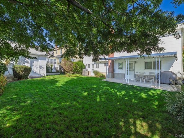 33 Starks Place, Lynbrook NY 11563