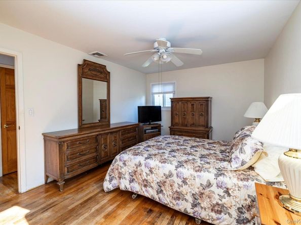 33 Starks Place, Lynbrook NY 11563