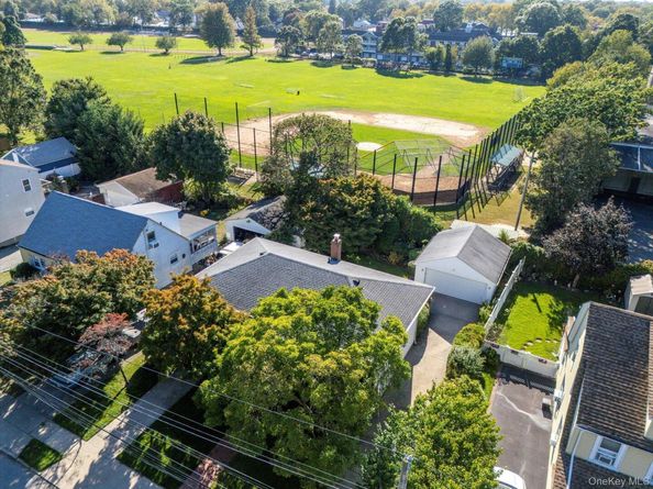33 Starks Place, Lynbrook NY 11563