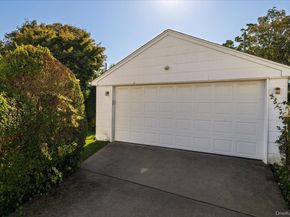 33 Starks Place, Lynbrook NY 11563