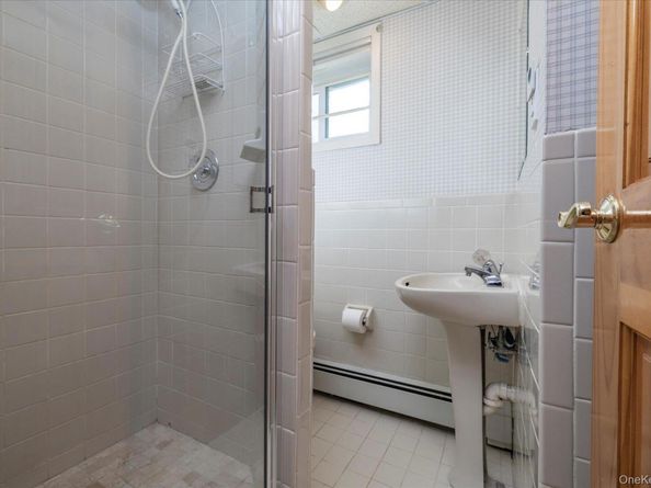 33 Starks Place, Lynbrook NY 11563