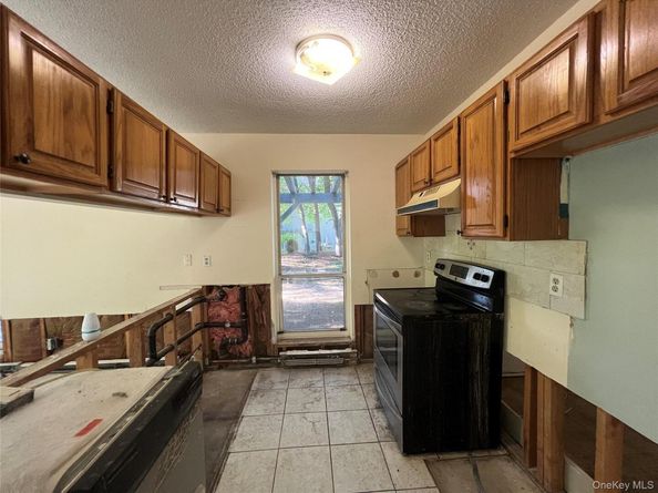 31 Bleakley Drive, Peekskill NY 10566