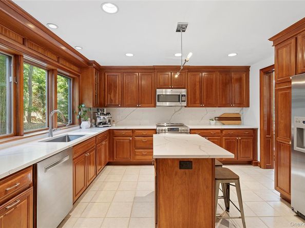 3 Breezy Point Road, Wading River NY 11792