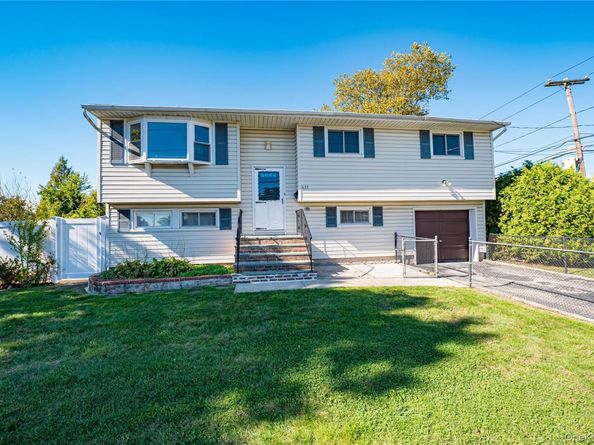635 S Wellwood Avenue, Lindenhurst NY 11757