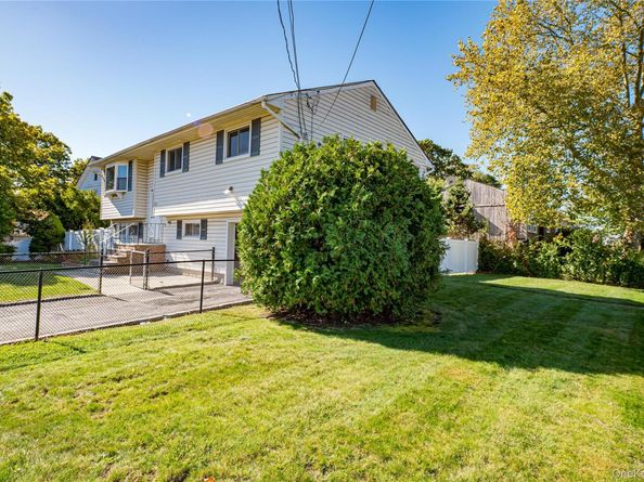 635 S Wellwood Avenue, Lindenhurst NY 11757