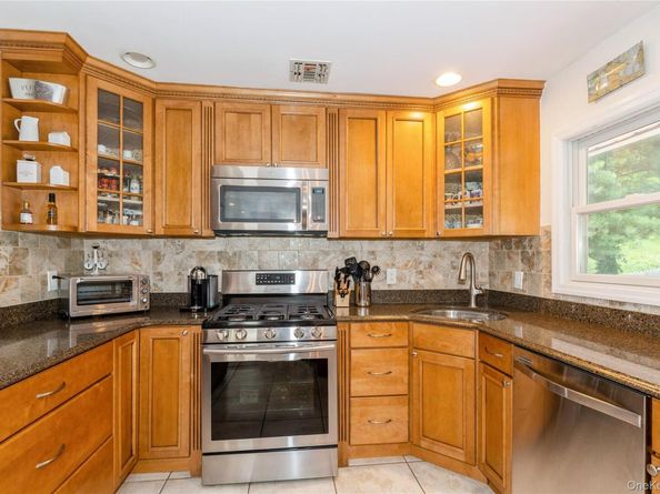 77 Abbott Drive, Halesite NY 11743