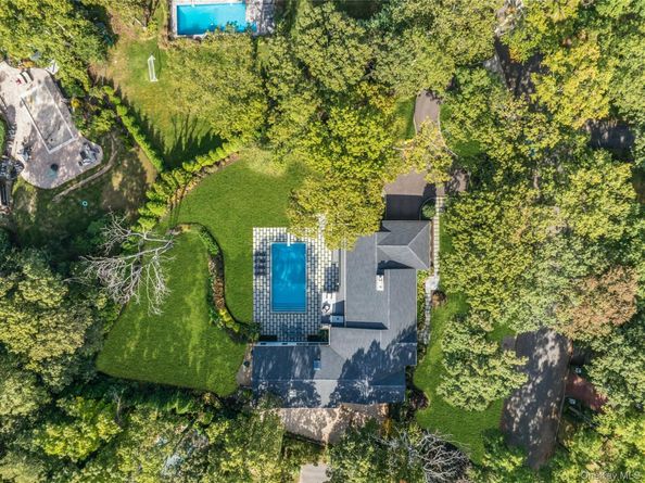 4 Treeview Drive, Melville NY 11747