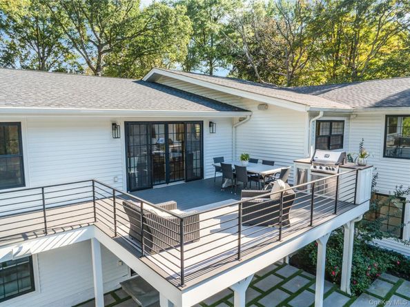4 Treeview Drive, Melville NY 11747