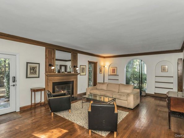 10 Soundview Crest, Manhasset NY 11030