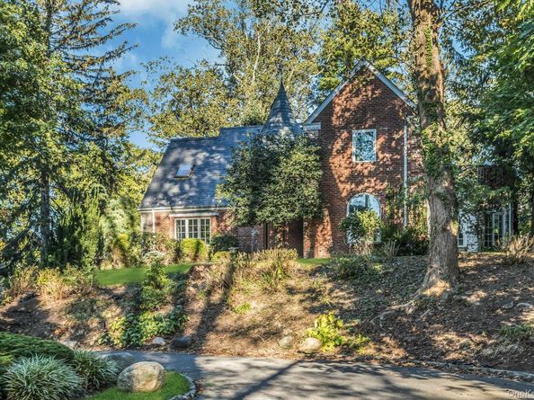 10 Soundview Crest, Manhasset NY 11030
