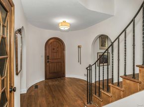 10 Soundview Crest, Manhasset NY 11030