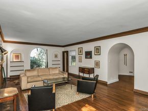10 Soundview Crest, Manhasset NY 11030