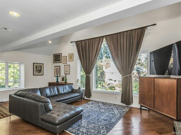 10 Soundview Crest, Manhasset NY 11030