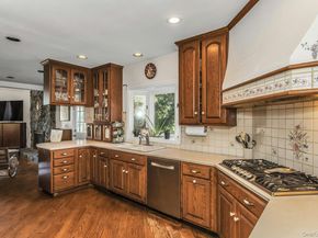 10 Soundview Crest, Manhasset NY 11030