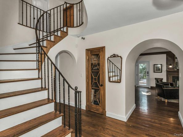 10 Soundview Crest, Manhasset NY 11030