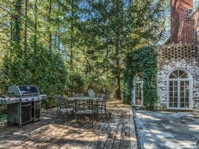 10 Soundview Crest, Manhasset NY 11030