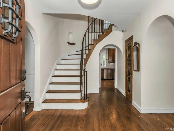 10 Soundview Crest, Manhasset NY 11030