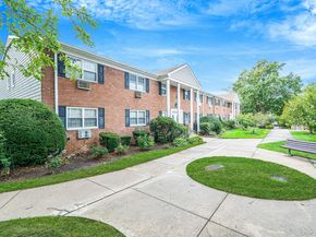 336 Lakeland Avenue 5D, Sayville NY 11782