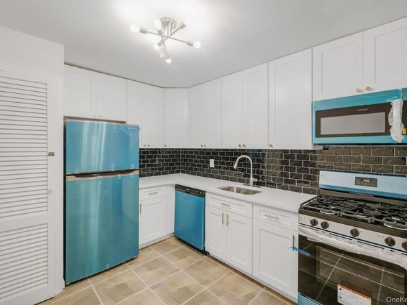 336 Lakeland Avenue 5D, Sayville NY 11782