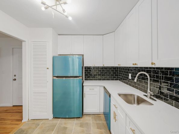 336 Lakeland Avenue 5D, Sayville NY 11782