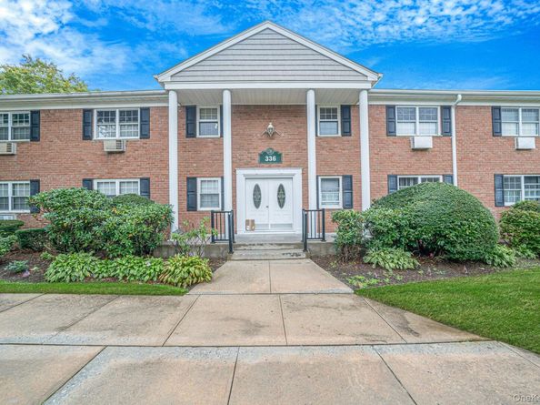 336 Lakeland Avenue 5D, Sayville NY 11782