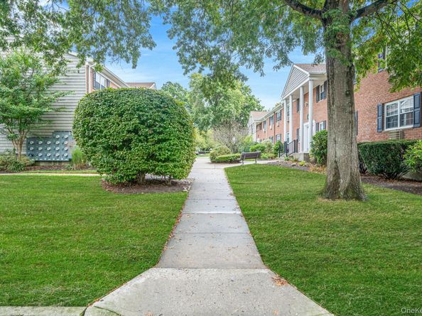336 Lakeland Avenue 5D, Sayville NY 11782