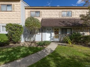 202 Pointe Circle North 202, Coram NY 11727