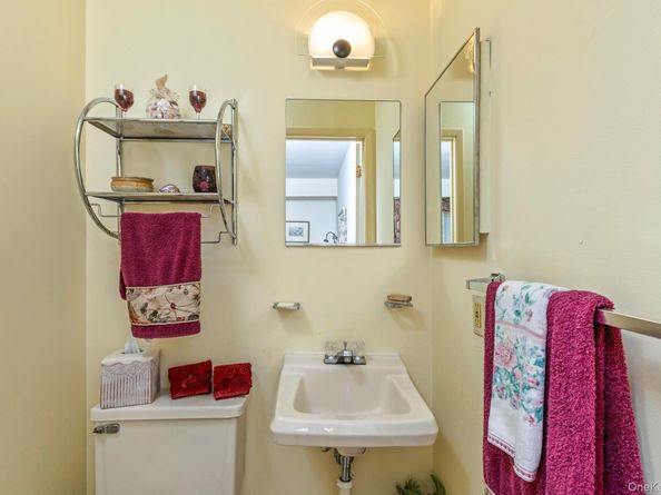 202 Pointe Circle North 202, Coram NY 11727