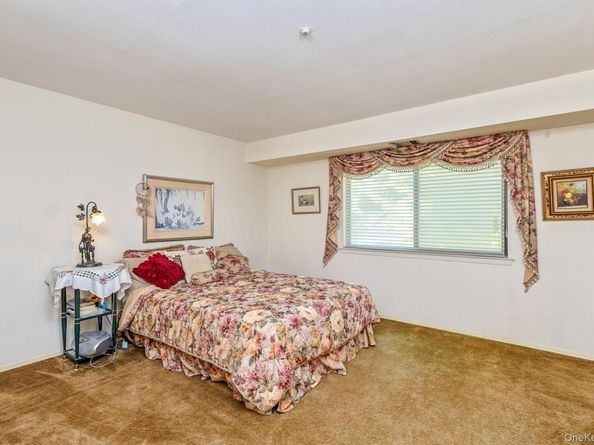 202 Pointe Circle North 202, Coram NY 11727