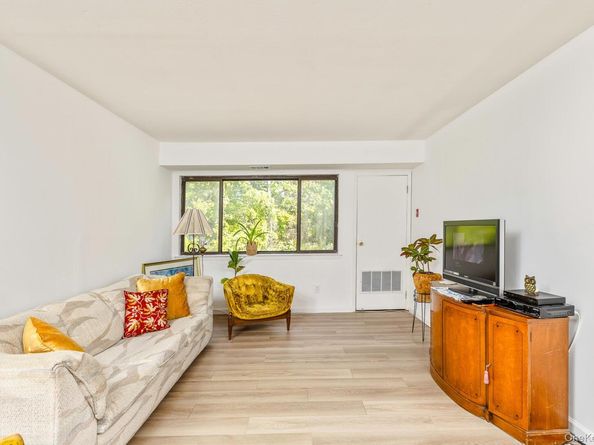 202 Pointe Circle North 202, Coram NY 11727