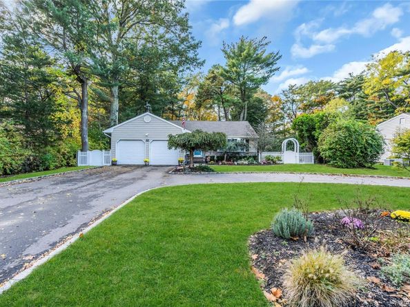 72 Mount Pleasant Road, Smithtown NY 11787