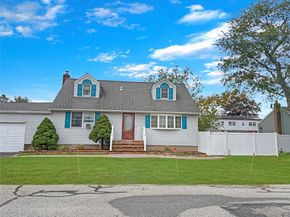 573 S 5th Street, Lindenhurst NY 11757
